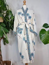 Load image into Gallery viewer, Coconut Creek Waffle Weave Bath Robe