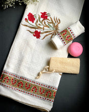 Load image into Gallery viewer, Hibiscus Bath Towel