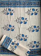 Load image into Gallery viewer, Freesia Waffle Weave Wash Cloth Set of 2