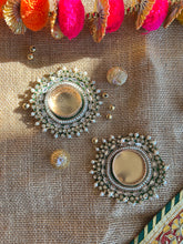 Load image into Gallery viewer, Green Kundan and Pearls Tealights- Singles
