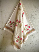 Load image into Gallery viewer, Hibiscus Bath Towel