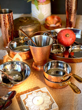 Load image into Gallery viewer, Hammered Copper Balti Server