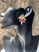 Load image into Gallery viewer, Danity Chain and earrings set
