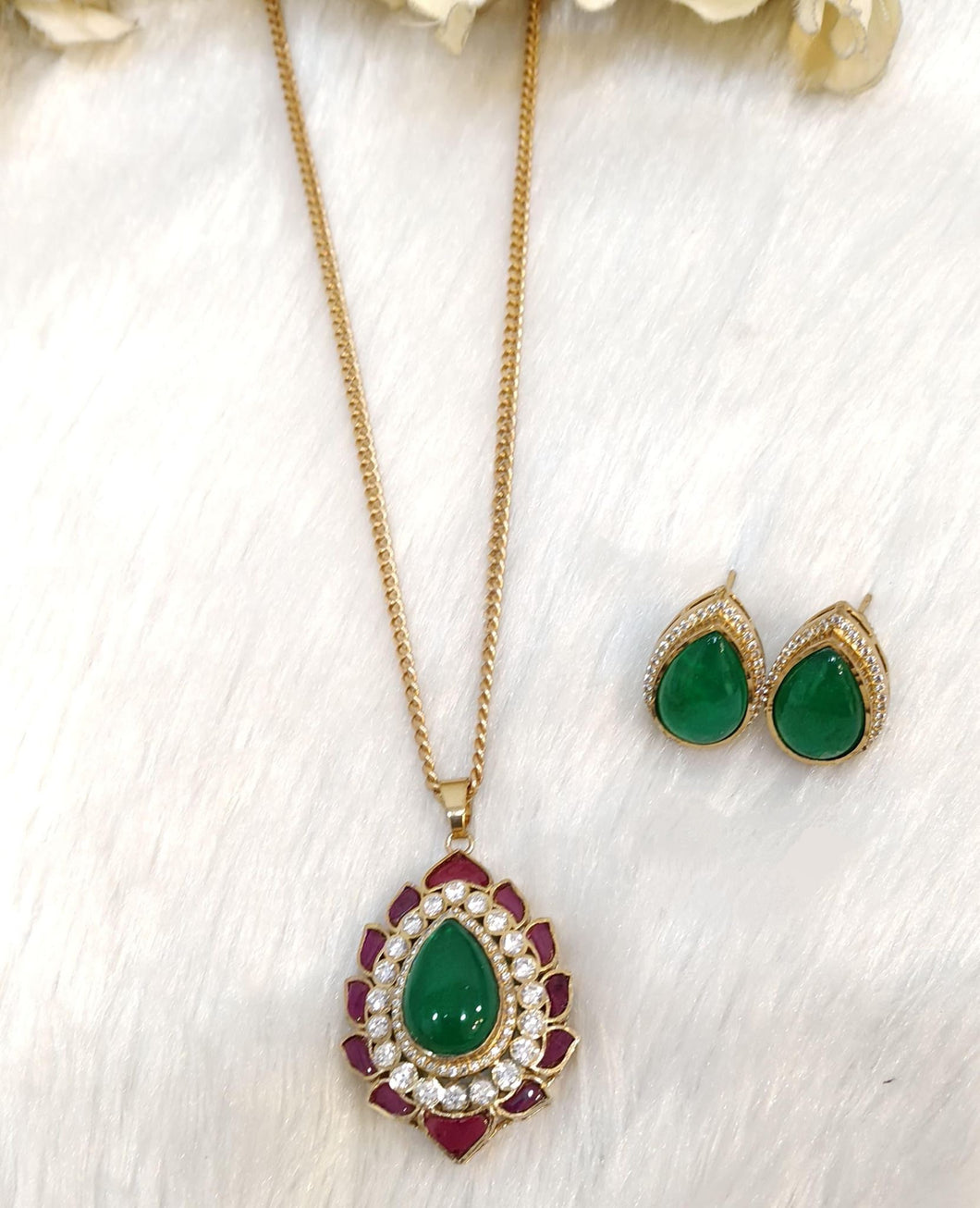 Charmi Pendant Set