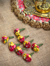 Load image into Gallery viewer, Haldi Kumkum Gifts- Flower Bouquet Set of 5
