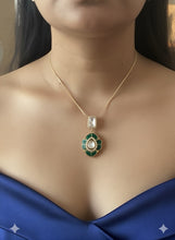 Load image into Gallery viewer, Anya Moissanite Pendant Chain Set
