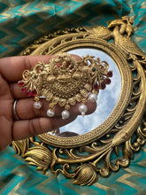 Load image into Gallery viewer, Laxmi Kemp and pearl Hair Clips
