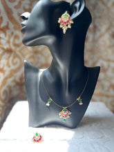 Load image into Gallery viewer, Danity Chain and earrings set
