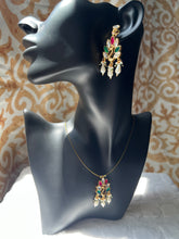 Load image into Gallery viewer, Danity Chain and earrings set
