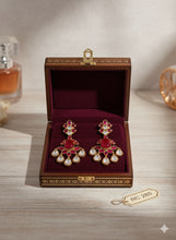 Load image into Gallery viewer, Radhi Earrings
