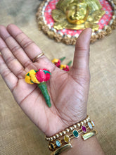 Load image into Gallery viewer, Haldi Kumkum Gifts- Flower Bouquet Set of 5
