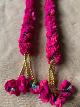 Load image into Gallery viewer, Thick Velvet Rose Garland with pearls
